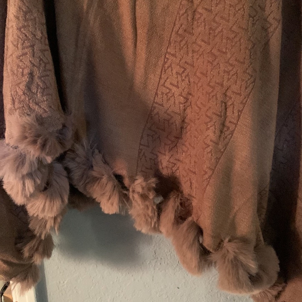 Pretty Poncho knitted cape faux fur - Picture 4 of 8